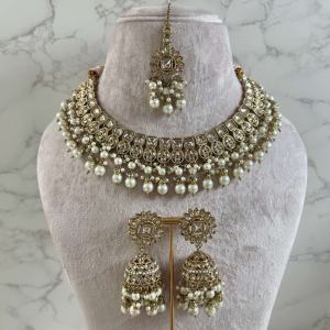 Usha necklace set - white