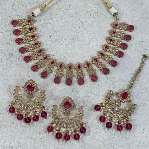 Aanya necklace set - dark pink
