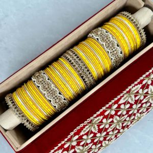 Komal bangles in a set