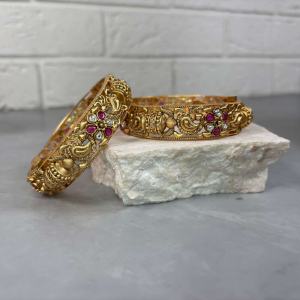Pallavi Screw Bangles
