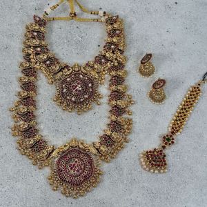 Rupini Necklac Set