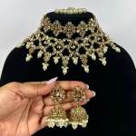 Zakia-Necklace-Set-Gold-1.jpg