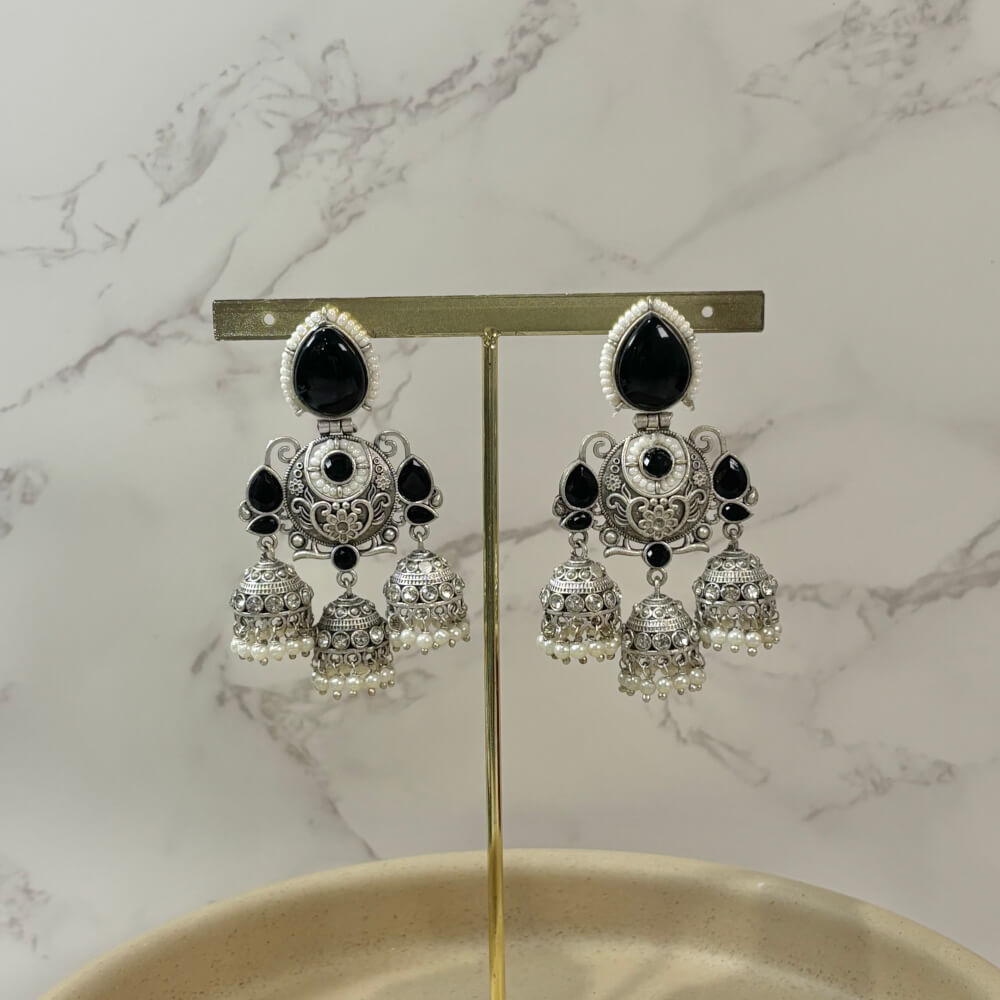 Kiara Earrings black